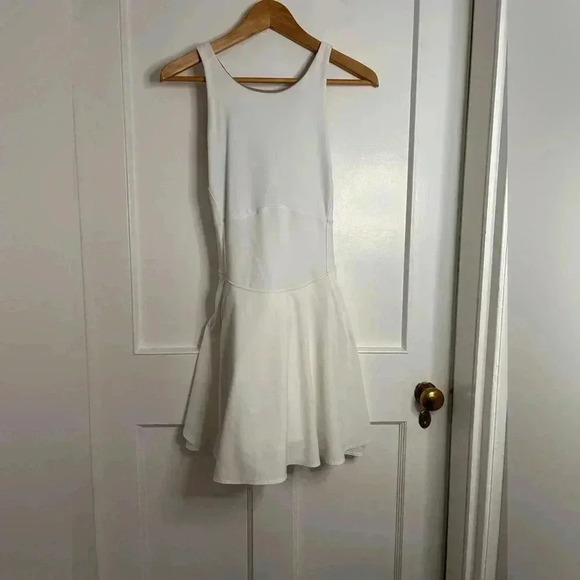 Women’s Lululemon White Court Crush Cross Back Tennis Dress  Size 10 - Picture 5 of 5